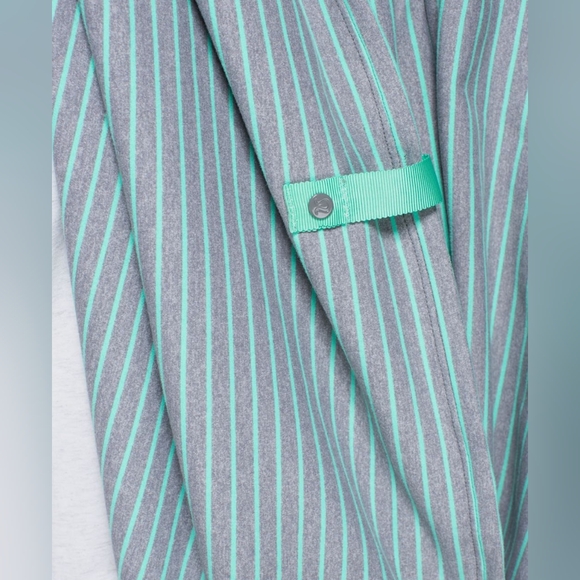 Lululemon Vinyasa Scarf Rulu Parallel Stripe Menthol Heathered Slate, EUC - Picture 3 of 12
